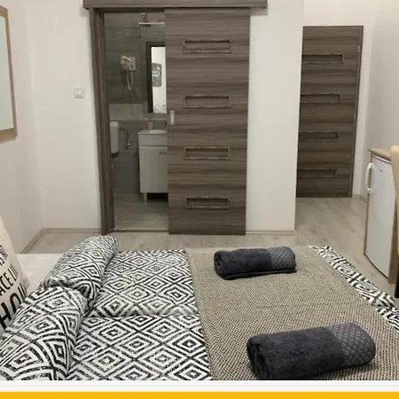 With 3 Bedrooms - Downtown Appartamento *
