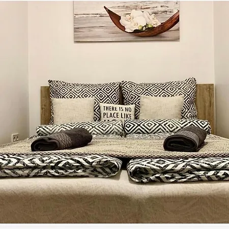 With 3 Bedrooms - Downtown *