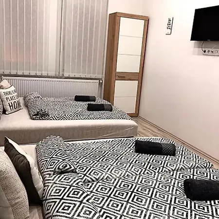 With 3 Bedrooms - Downtown Appartamento *